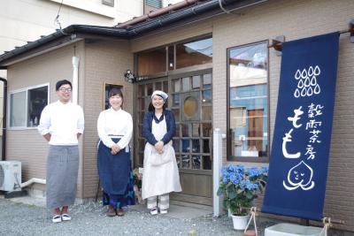 門間さん（中央）をはじめ、スタッ...