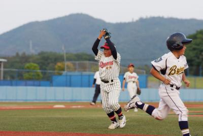 ウイニングボールをつかむ好救援の...