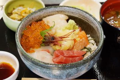 海鮮丼などが味わえる