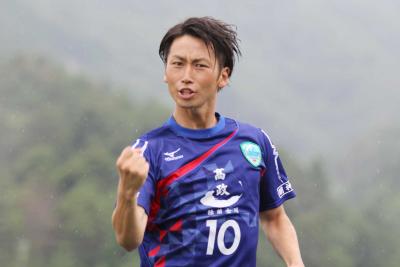 前半立ち上がり早々の先制点にガッ...