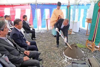 関係者らが工事の安全を祈願