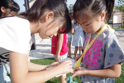 出席カードにハンコを押してもらう...