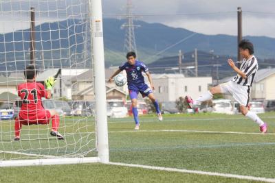 髙橋選手がダイレクトボレーで均衡...