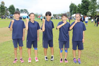 悲願の初優勝を果たし喜びに沸く矢...