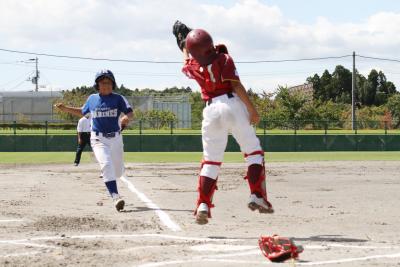 走攻守で初戦から白熱した試合を繰...