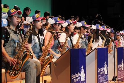 2部ではサックスパートがアラレち...