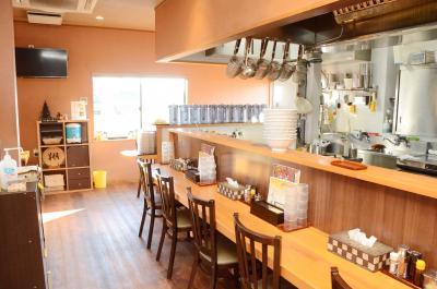 カウンターは車いすのまま利用可能...