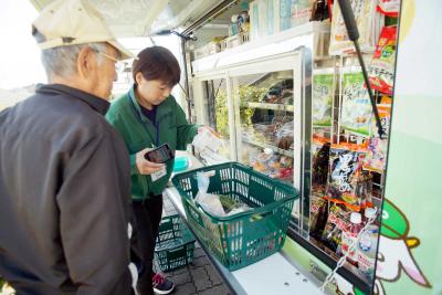 路地に入り込める小型の移動店舗は...