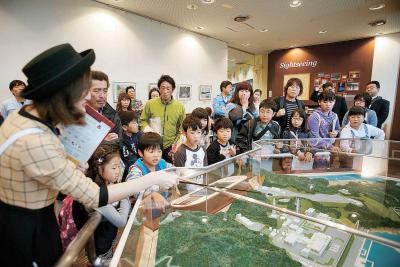 原子力ＰＲセンターで原発施設につ...