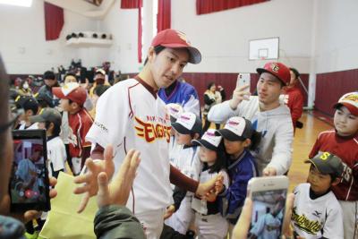 岸投手にとっては初の報告会となっ...