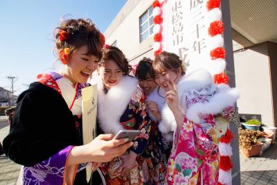 仲良しメンバーがそろい、満面の笑...