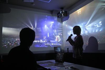 最新技術を導入し、壁に映像を映し...