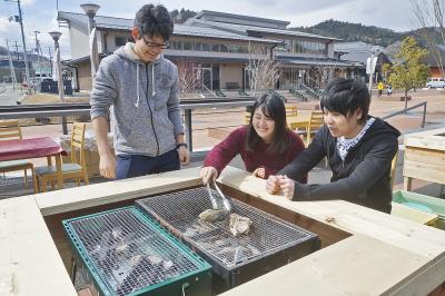 海風を感じながら浜焼きが楽しめる