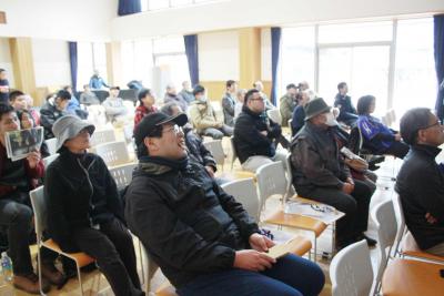 女川町まちなか交流館で試合を見守...