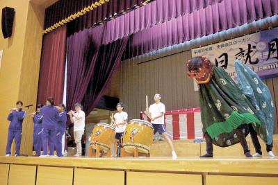 大曲浜獅子舞保存会　矢本二中生に15年ぶり指導 楽しさと伝統を次世代に　あすの文化祭で披露