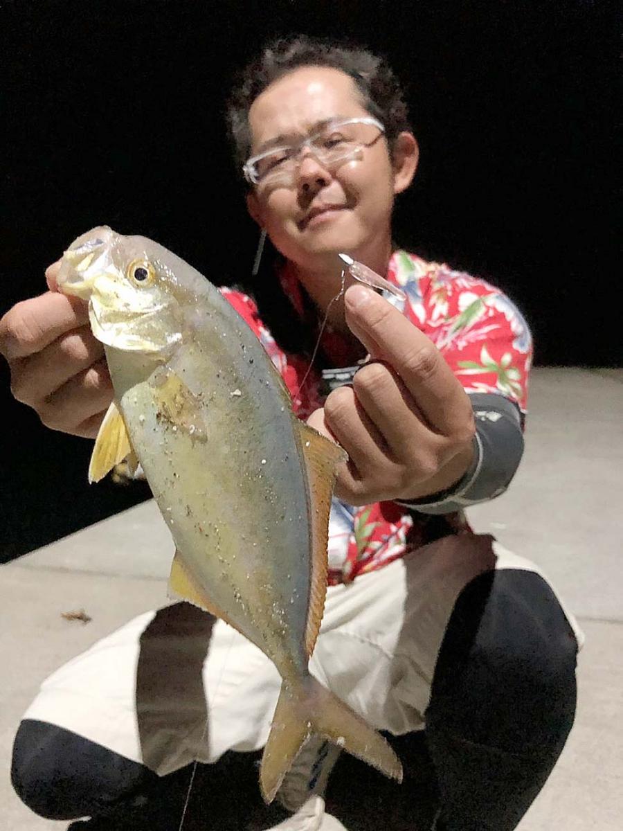 アジ狙うも思わぬ珍客 谷川浜でカンパチの若魚 つりパラダイス 石巻日日新聞