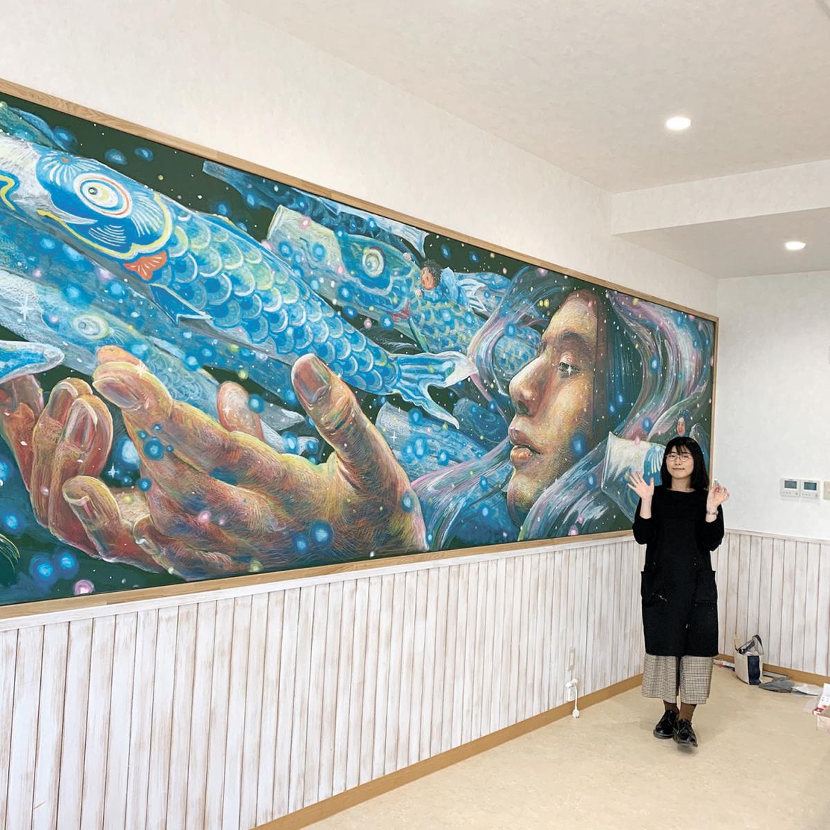 キボッチャ 教室に大作 二度見必至 黒板アート 青いこいのぼり モチーフ 石巻日日新聞